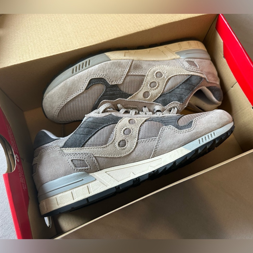 SAUCONY SHADOW 5000 size 9.5